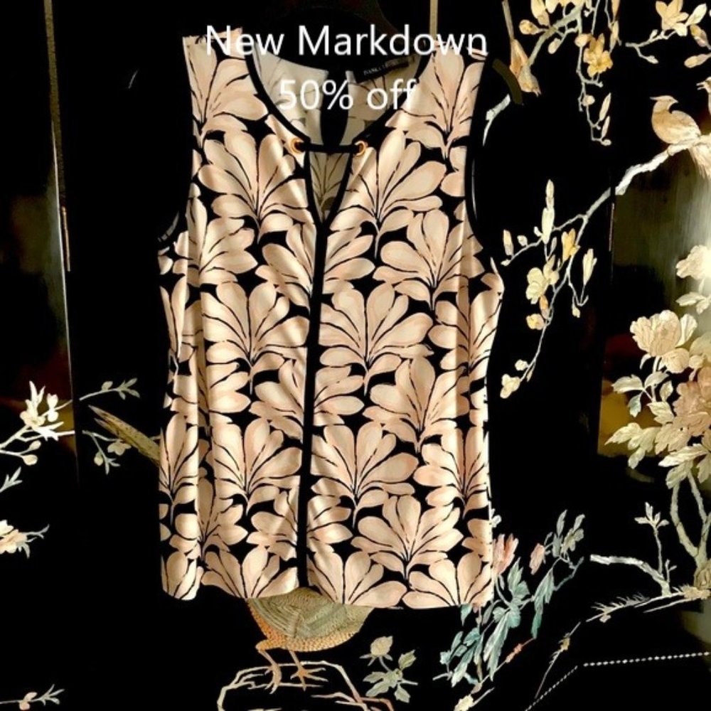 🍑Ivanka Trump top.